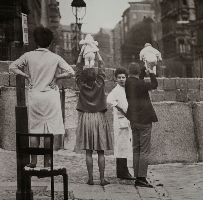 Residents of West Berlin show children to their grandparents who reside on the eastern side, 1961.