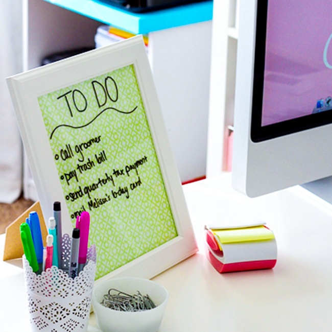 A photo frame and beautiful paper for the background is all you need for your To Do List.