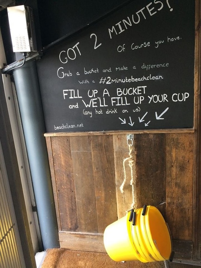 This beach cafe provides free drinks to people who fill the bucket with garbage collected from the beach.