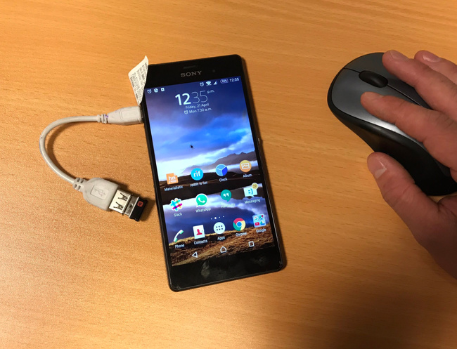 This guy’s phone touchscreen went dead, but he found a great solution!