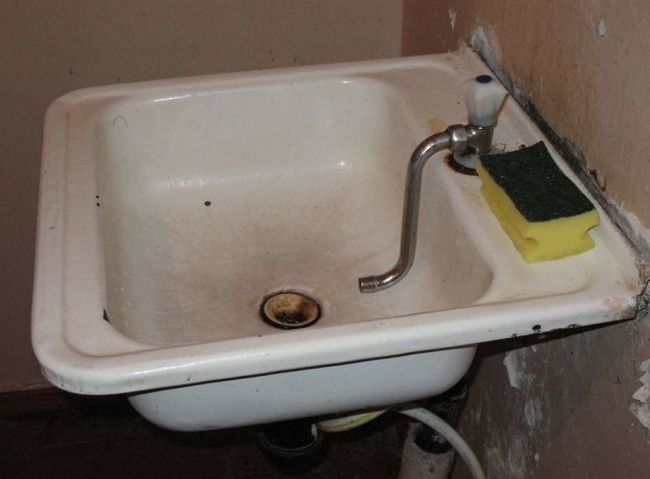 21 Plumbers Whose Masterpieces Should Be Flushed Down the Toilet