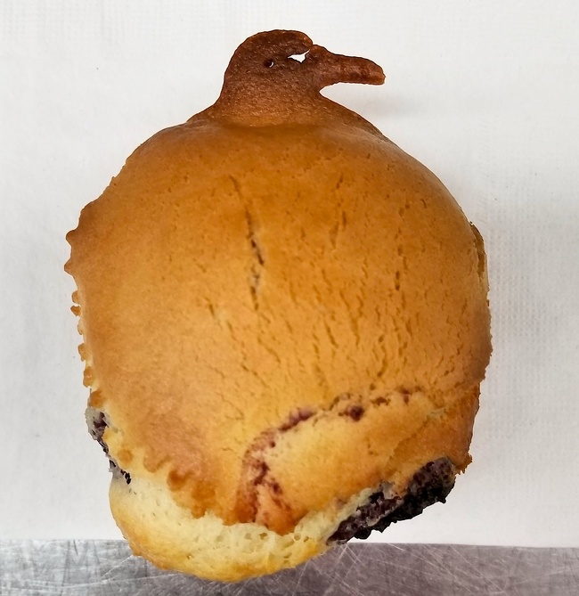 This cake looks like a fat eagle.