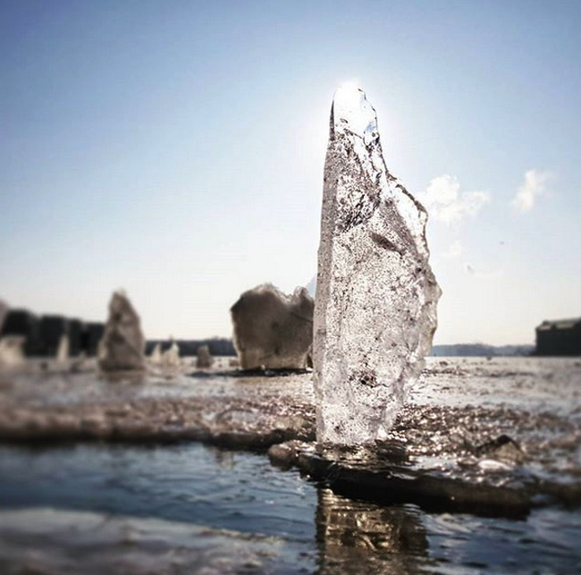 This piece of ice looks like a sailing ship.