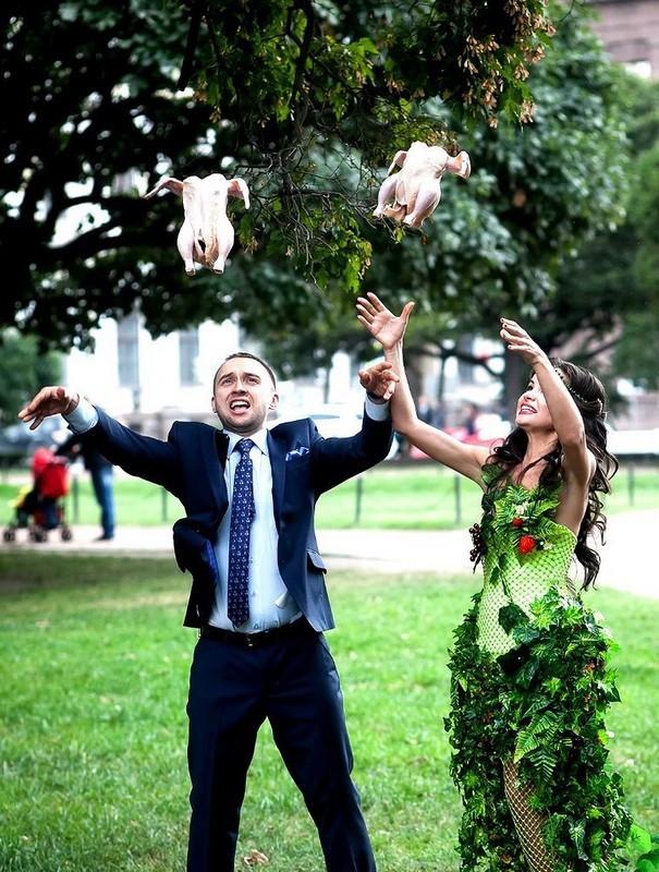 25 Incredibly Awkward Russian Wedding Photos