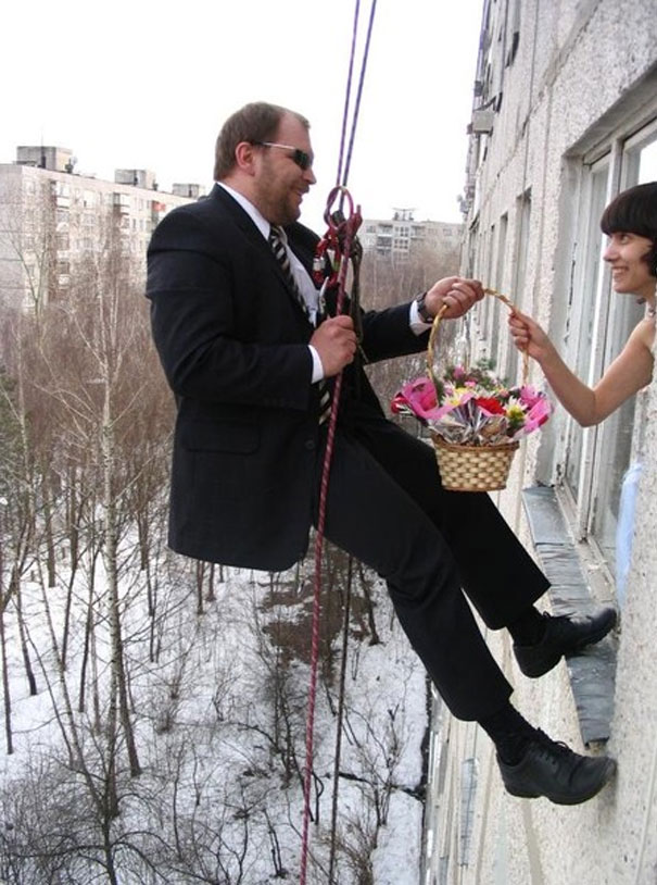 25 Incredibly Awkward Russian Wedding Photos