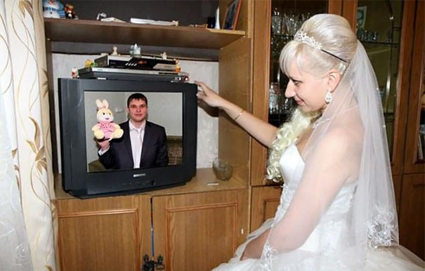 25 Incredibly Awkward Russian Wedding Photos