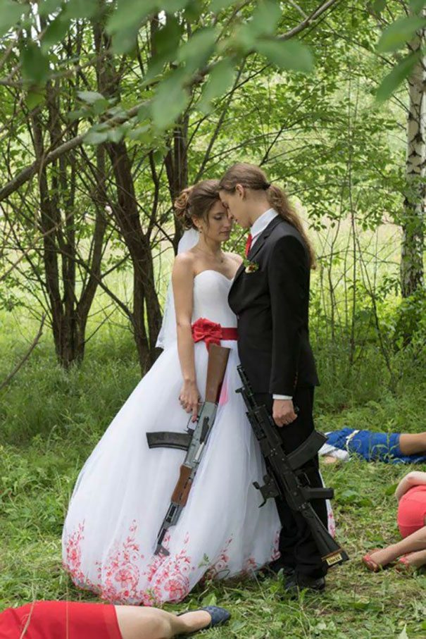 25 Incredibly Awkward Russian Wedding Photos