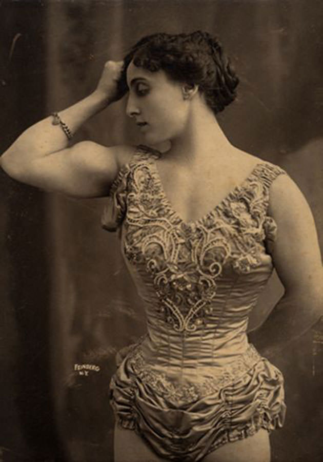 Athleta Van Huffelen, a strong woman in the circus, poses in the US in 1905.
