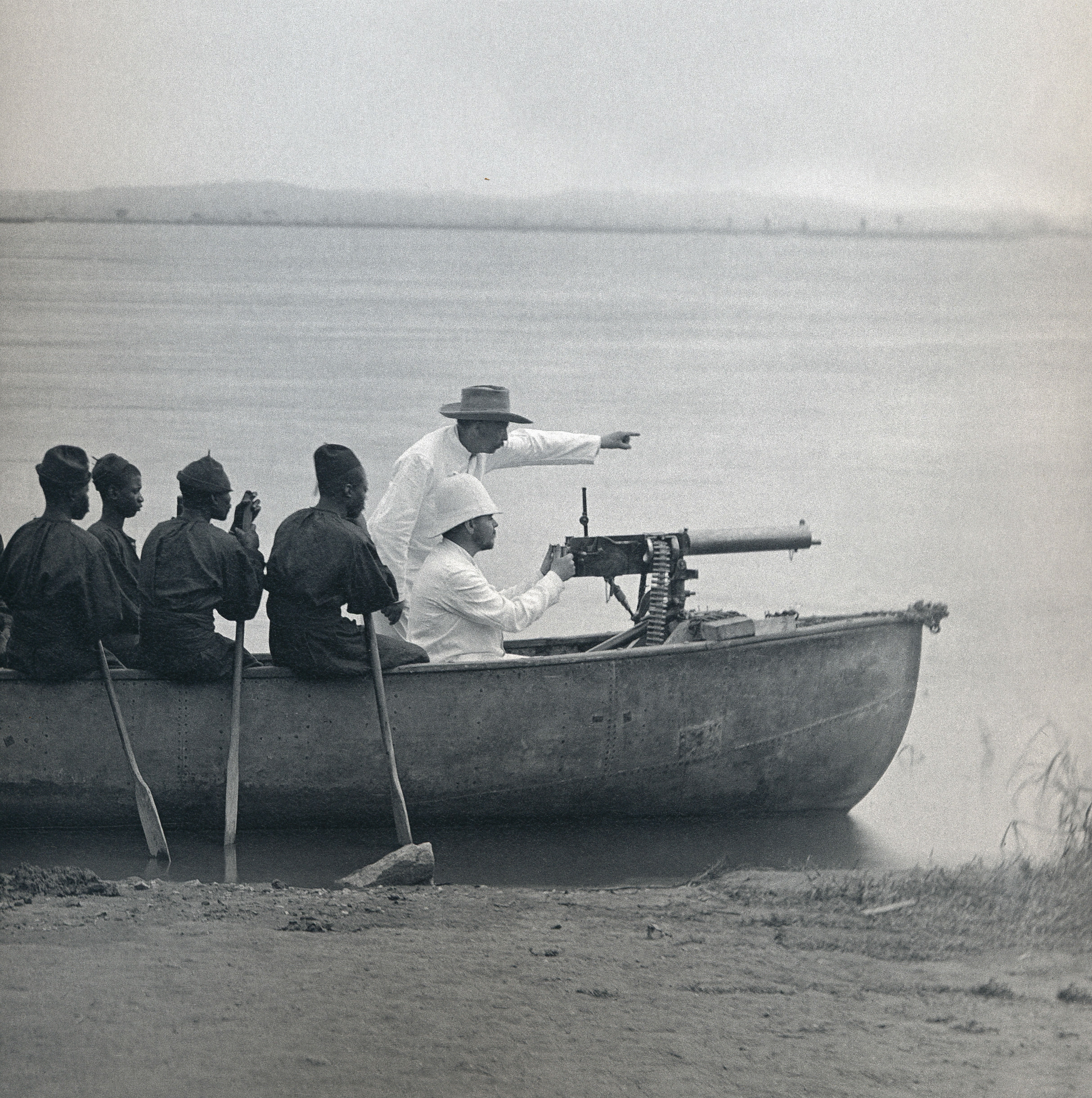 A colonial expedition force practicing how to react to threats in the Belgian Congo in 1900.