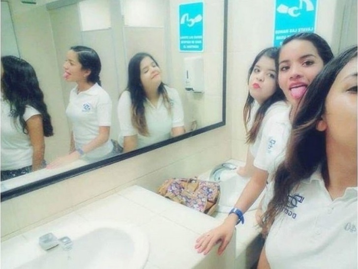 These girls took a photo in their school toilet. The reflection in the mirror made everyone scratch their heads twice when they saw the picture.
