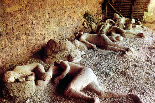 In 79 CE, the eruption of Mount Vesuvius covered the city of Pompeii with volcanic ash and molten rock. Years later, archaeologists uncovered the many bodies that were trapped and mummified in the aftermath.