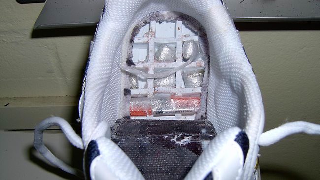 An attempt at smuggling in drugs and a needle inside a visitor's sneaker