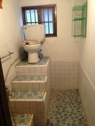 cursed images - weird bathrooms