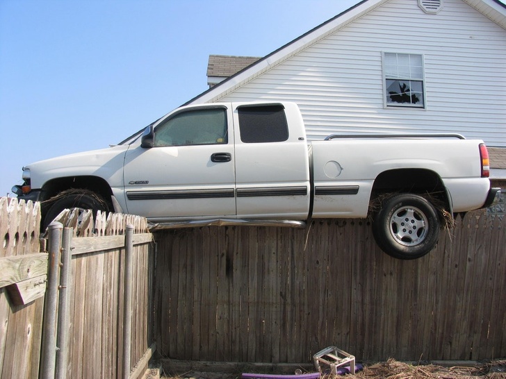 An anti-theft fence