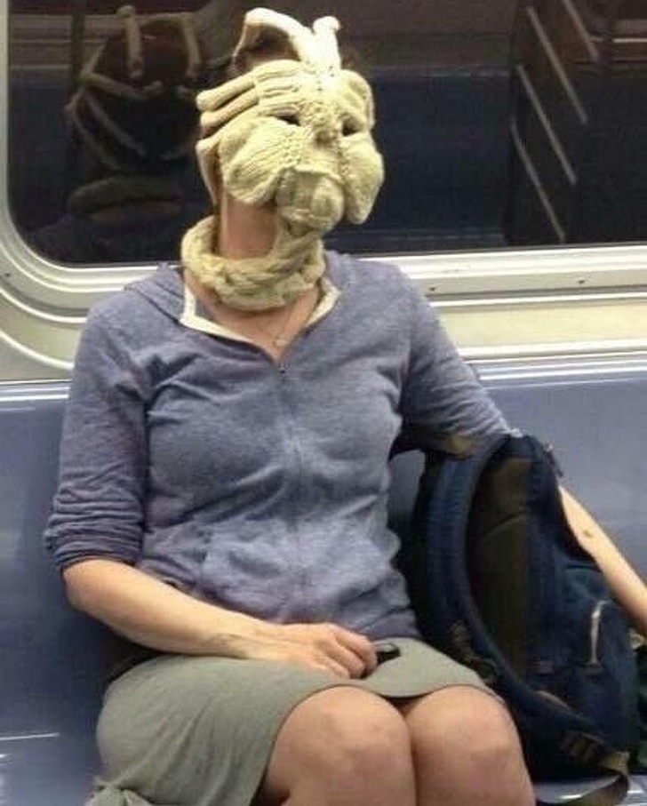 knitted facehugger