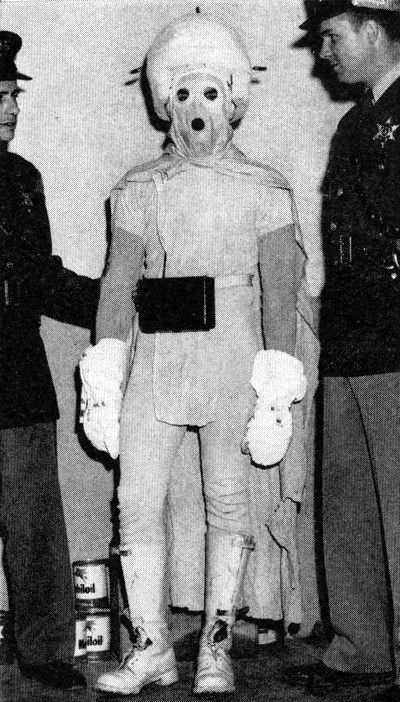 Jerry Sprague after being arrested pretending to be an alien called "The Little Blue Man" in Michigan, US in 1958. He was let off with a warning.