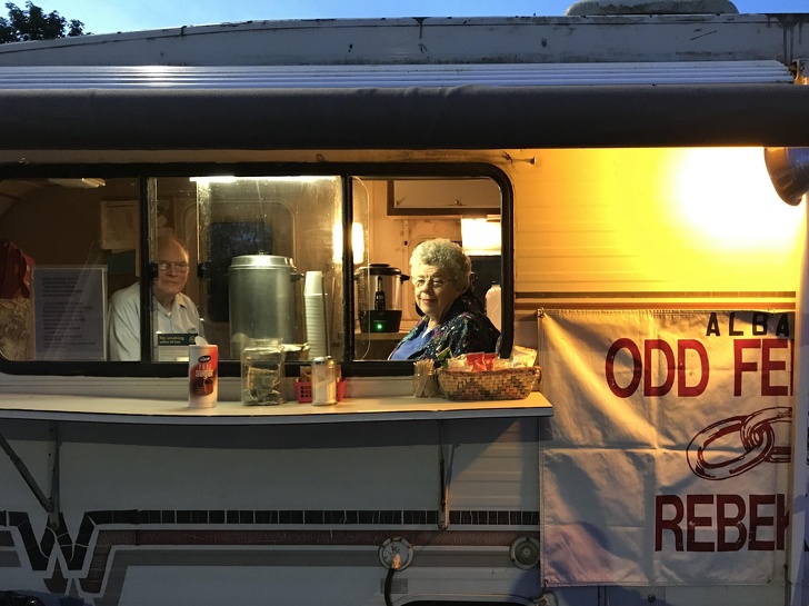 This couple has been giving people free coffee at a rest stop in Oregon for over 26 years