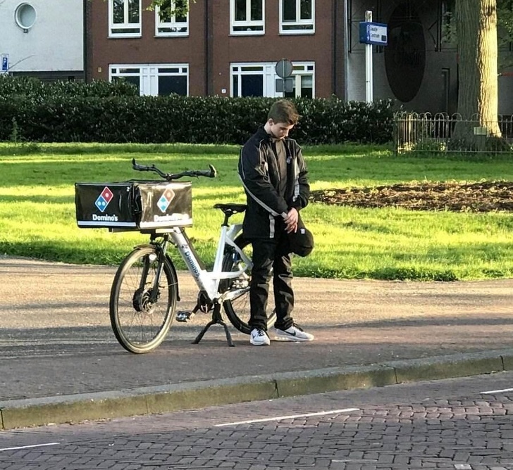 This delivery guy stopped working to show his respect for the Remembrance of the Deceased (WWII related) in the Netherlands.