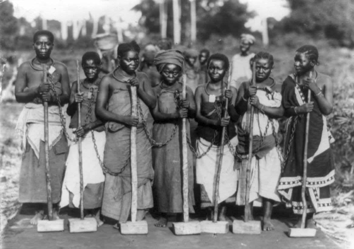 Female convicts of a penal colony in the area of Tanganyika in 1905.