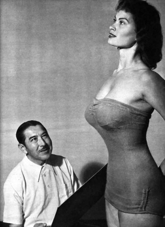 22 Year old actress and model Irish McCalla posing for 57 year old artist Alberto Vargas in 1951. He was a judge at a beauty contest she entered and asked if she wanted to model for him. She also posed nude for him.