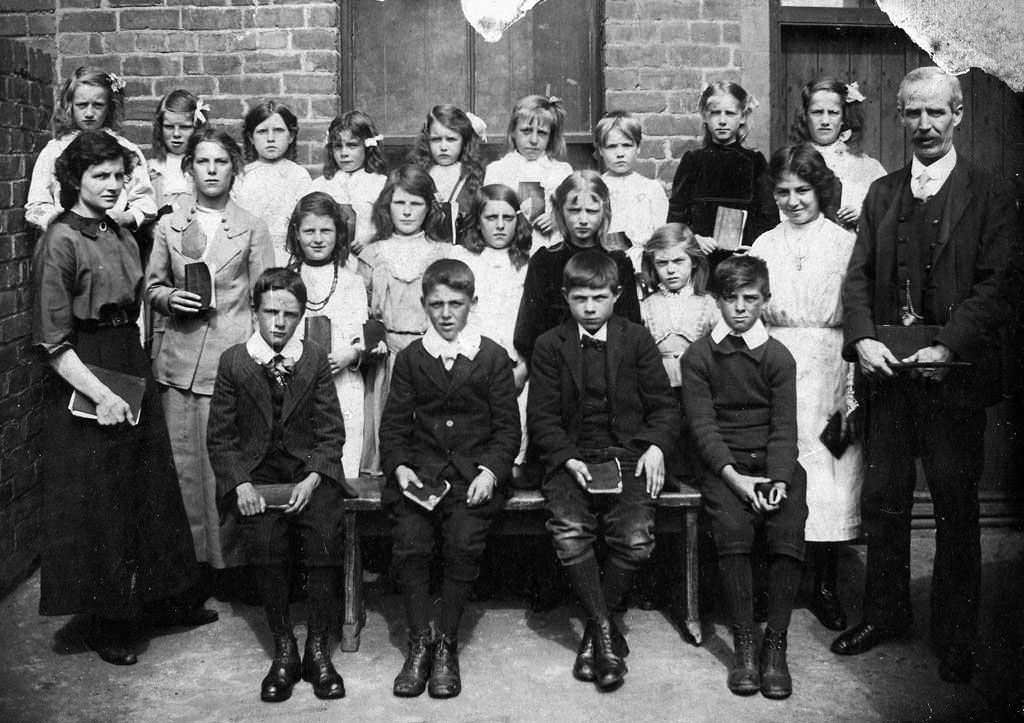 A class photo from Holywell School in England in 1910. Notice only 1 child is half smiling while the rest look upset in a creepy way.