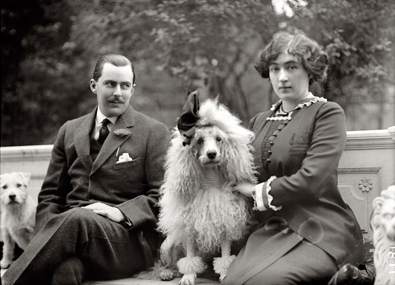 A couple with their dogs in New York State, US in 1902.