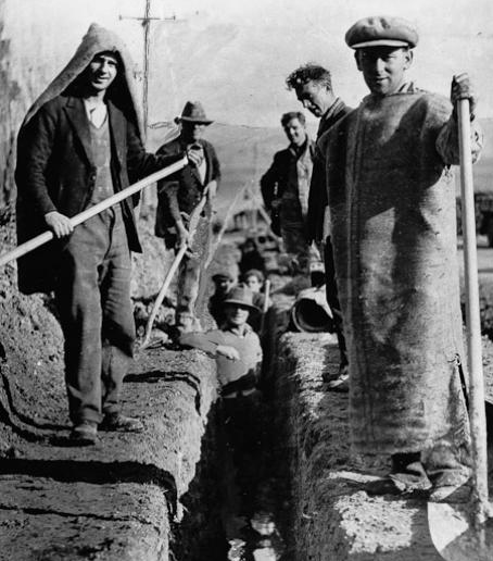 Workers digging a ditch in New Zealand in 1932.