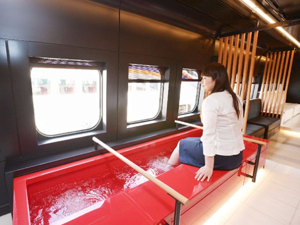 Toreiyu Tsubasa Train In Japan is equipped with footbaths to enjoy the trip in style.