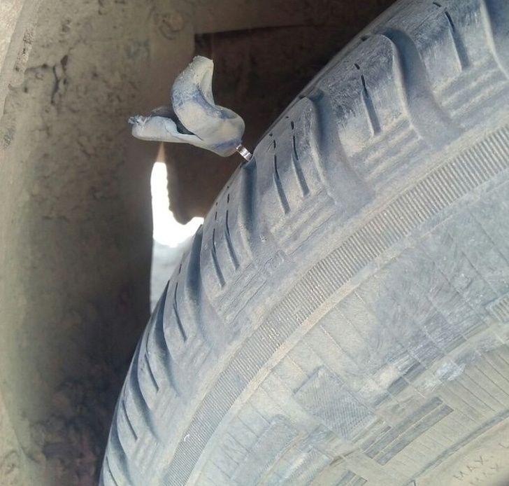 “Found a car key. Will give it back if the owner changes my tire.”