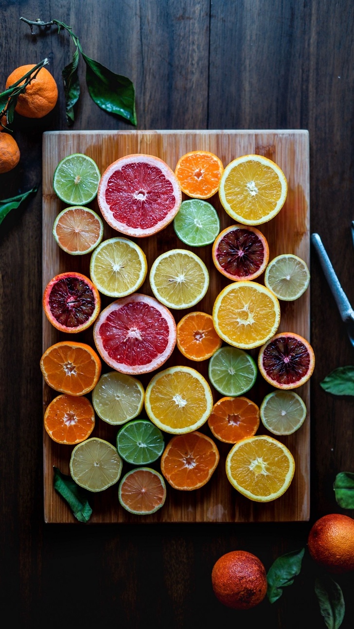 The beauty of citrus fruit on a cutting board