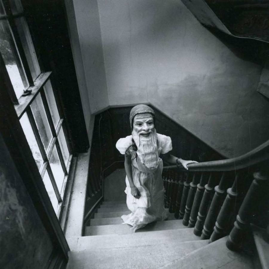 A picture of a child in a costume walking up the stairs in San Francisco, US in 1964.