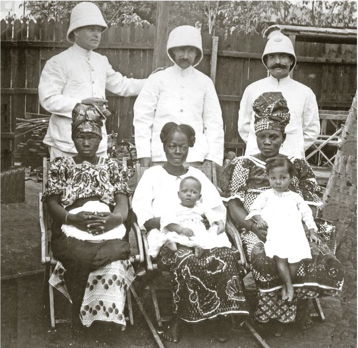 French colonial officers from Ivory Coast with their Ghanaian wives and children in Ghana in 1915.