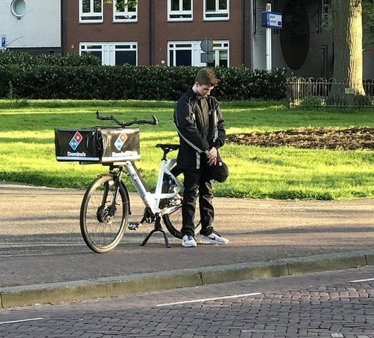 “May 4th is National Remembrance Day in the Netherlands for those who died in World War II. At 8 p.m., there are 2 minutes of silence which are widely respected. Trains and trams hold still, as does everyone else, including this pizza delivery guy.”