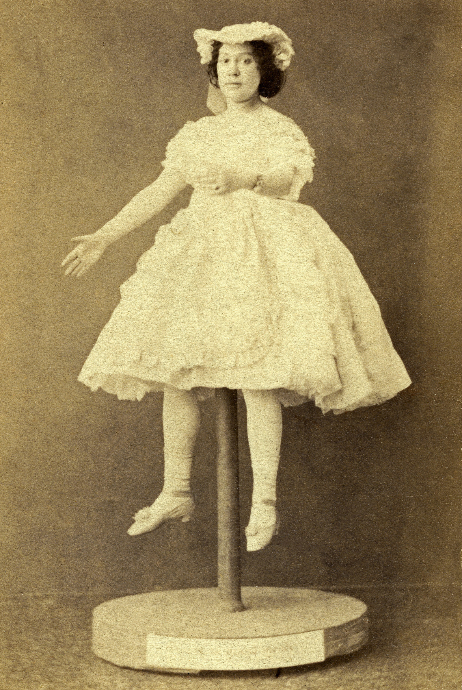 A women pretends to be a doll for a picture in France in 1865.