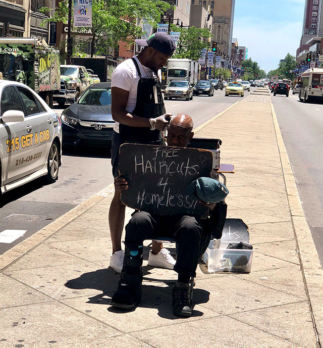 man helping homeless - Bebbe Ma Free 216.11. Haircuts. Homelessil