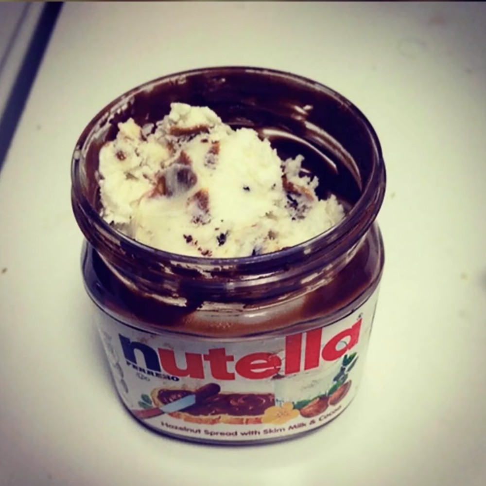 Finish your empty nutella jar with ice cream