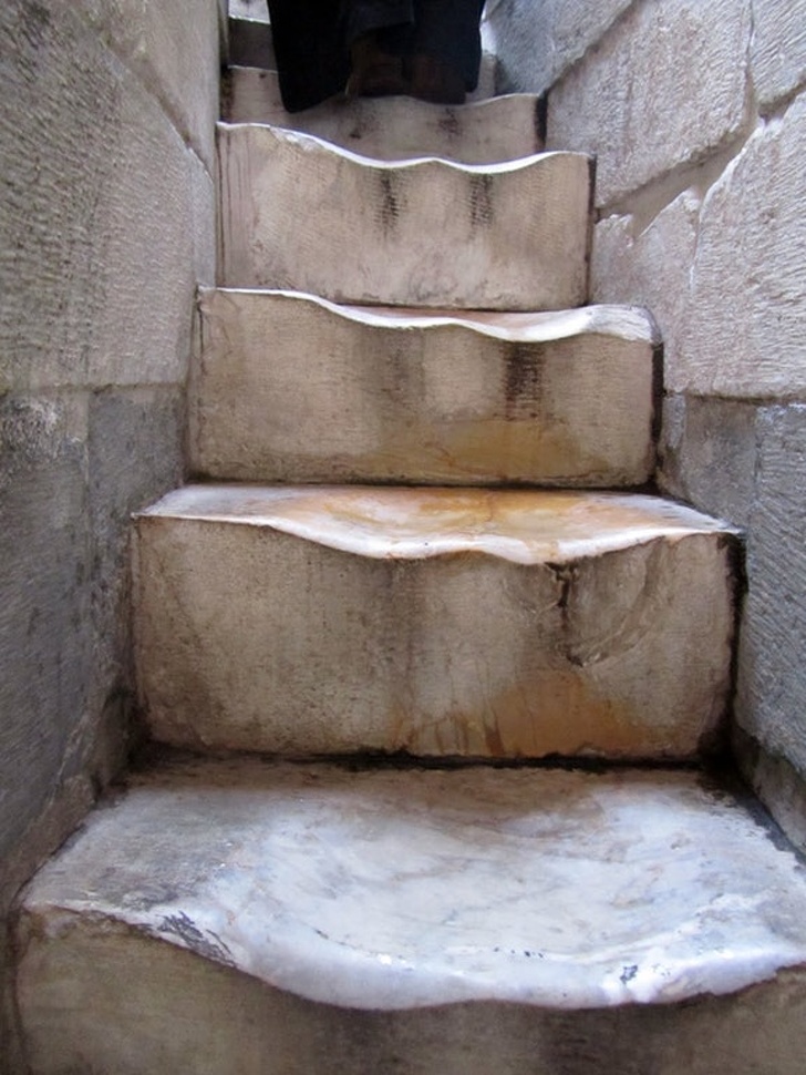 leaning tower of pisa stairs