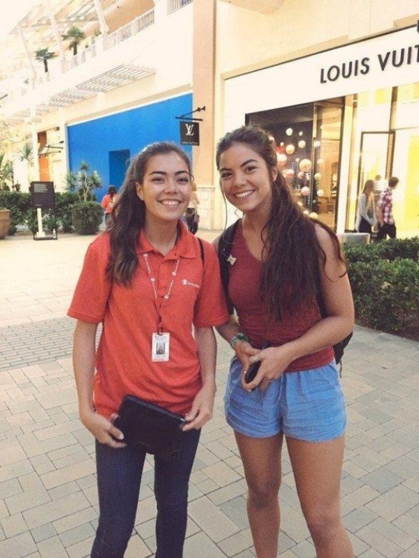 This girl went to the mall and ran into her perfect doppelgänger.