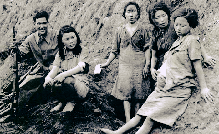 A Japanese soldier smiles for the camera next to 4 comfort women (women, mostly Korean, forced to prostitute themselves for the Japanese army), one of whom is pregnant, in occupied China in 1942.