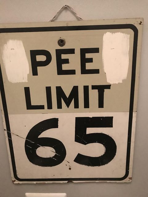 speed limit sign - Pe Limit 65