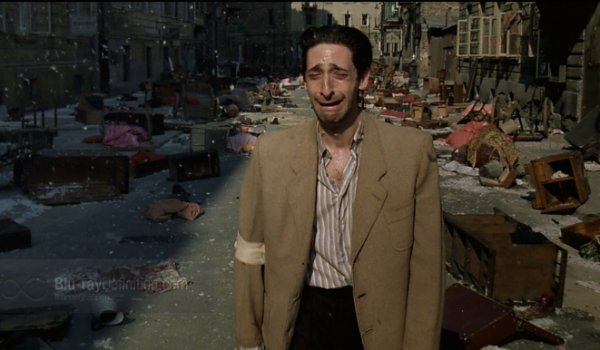 To prepare for ‘The Pianist’, Adrien Brody famously decided to ‘lose everything’ in order to better understand his character. He stripped his life of everything by selling his apartment and his beloved car, to the point where he had left for filming with nothing but the contents of two suitcases.