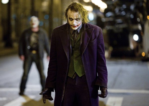 In preparation for his role as the Joker in ‘The Dark Knight’, Heath Ledger famously took things to the extreme. He locked himself in a hotel room for an entire month, where he wrote a disturbing diary and experimented with voices.