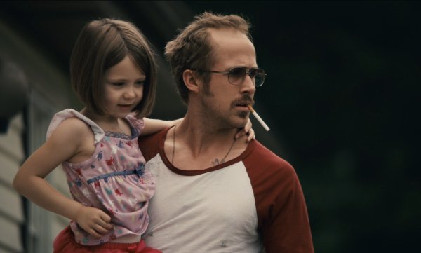 For the film ‘Blue Valentine’, Ryan Gosling, Michelle Williams, and Faith Wladyka actually lived as a family in the characters’ house for a month. Gosling told NPR, “We also celebrated fake Christmas, baked birthday cakes, and bought birthday presents…We did whatever we could do to create real memories, so when it came time to shoot the [last] part of the film, we were drawing on real memories”.