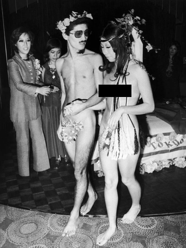 A nude wedding of 2 hippies in Japan in 1970.