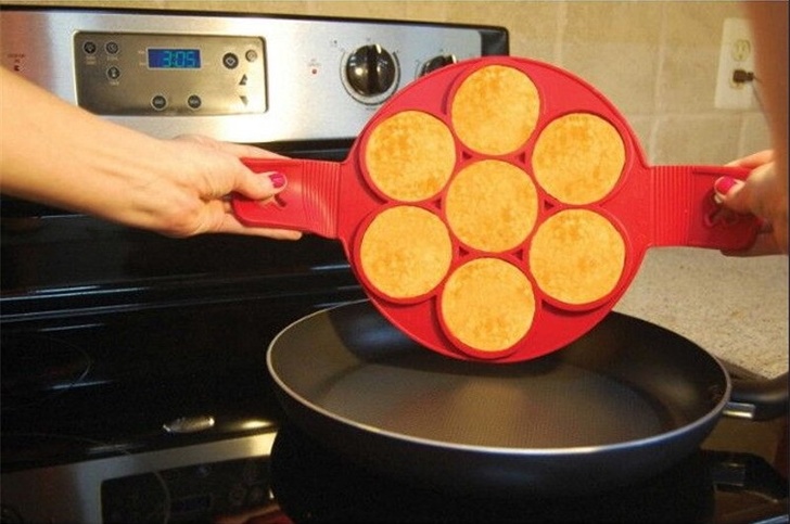 A mold for perfect pancakes