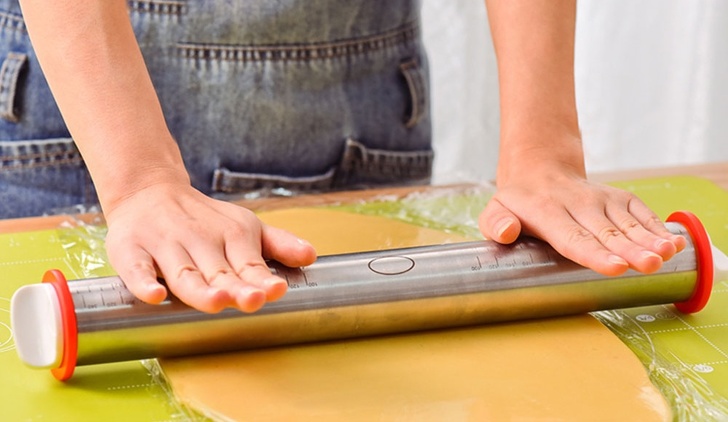 An adjustable rolling pin