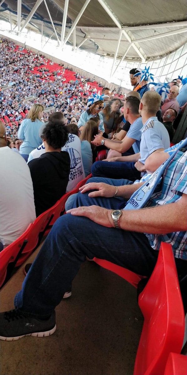 perfectly timed photos - crowd -