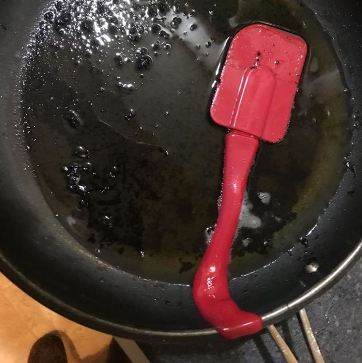 Don’t leave your kitchen utensils in hot frying pans.