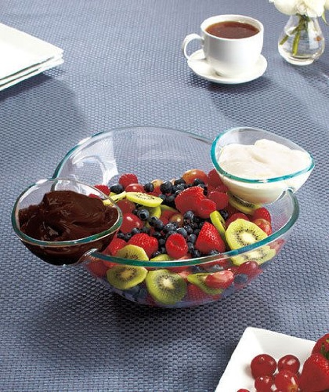 A bowl with attachable dipping bowls