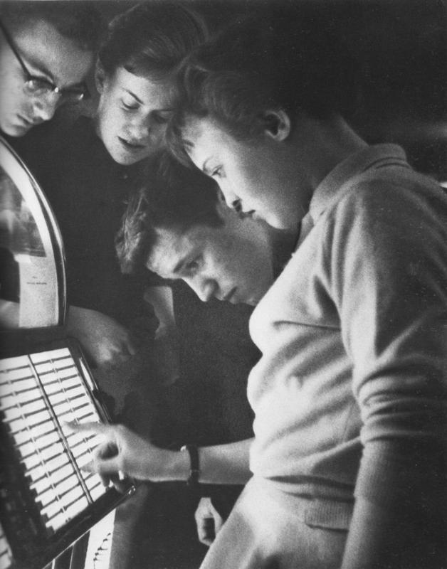 Teenagers picking a song at the jukebox, 1955
